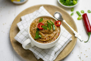 schaaltje pindasaus met chilipeper en tamari