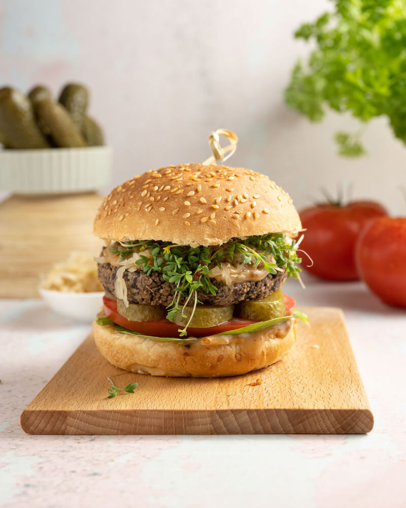 vegan burger met ingelegde gember
