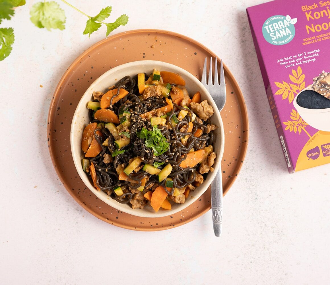 Konjaknudeln mit seitan und misosauce, Low-Carb-Nudeln wie Konjak, rezept