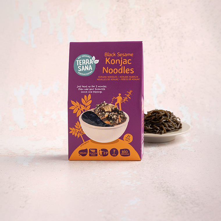 Nouilles de konjac au sésame noir, sans gluten, végétaliennes, sans levure et faibles en calories